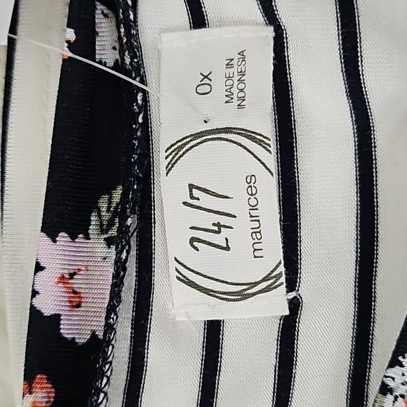 Maurices Floral and Stripe Baseball Tee NWT - Picture 11 of 13